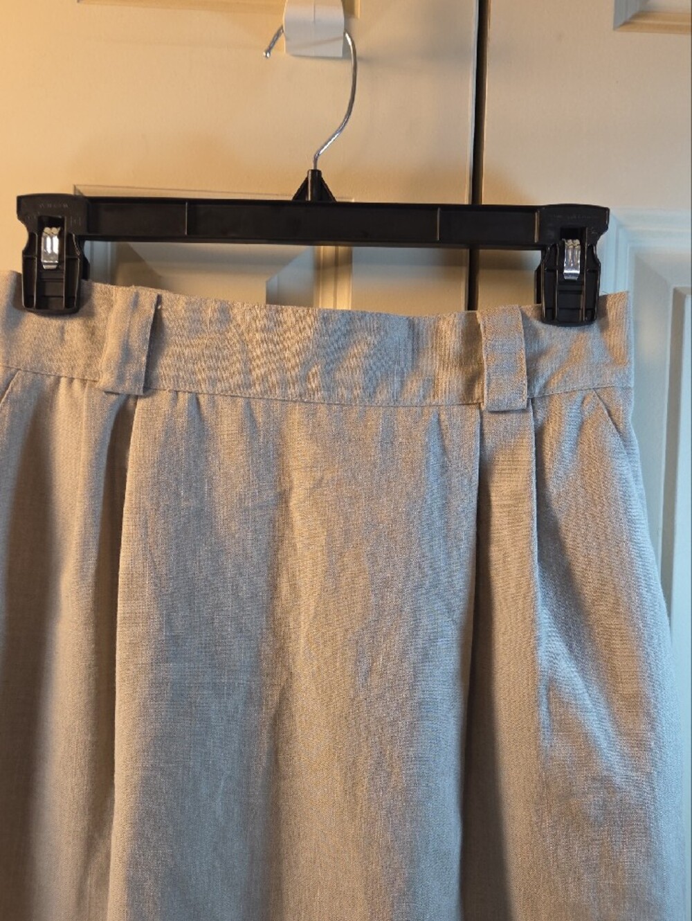 Elegant Cream Midi Pleated Skirt - Picture 5 of 9